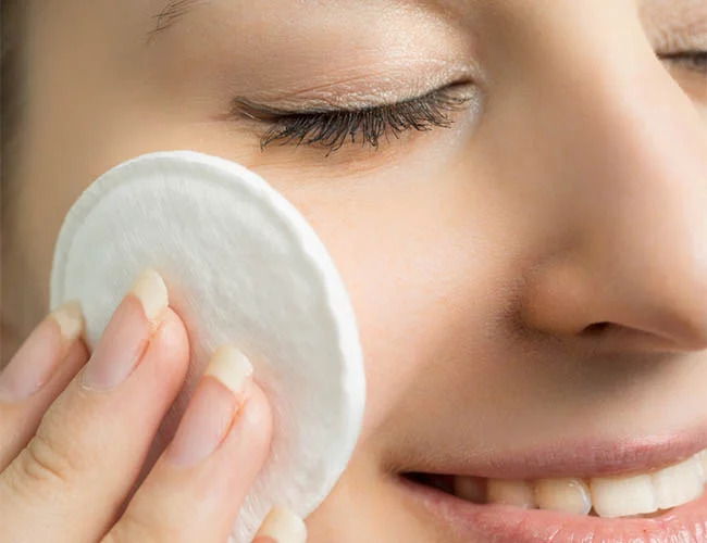 清除粉刺方法 Tips1: 仔細卸除彩妝