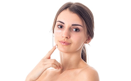 皮膚乾癢、臉脫皮怎麼辦？用對保濕保養品肌膚不再缺水！