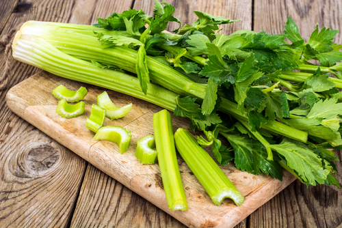 感光性強食物(如芹菜)會降低肌膚防曬力